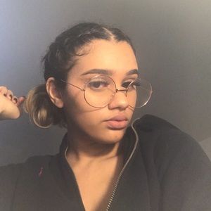 Meet your Posher, Aisha